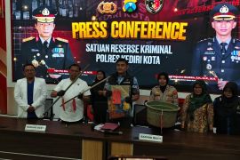 Polisi tetapkan seorang nenek di Kediri tersangka penganiayaan anak