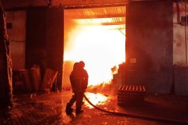 DPKP Surabaya: Penanganan kebakaran pabrik selotip lebih dari 15 jam