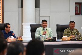 Gubernur Bobby minta lakukan kajian mendalam pencabutan izin usaha hutan