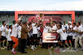 Payabakung United Juara Liga 4 Sumut, Surya serahkan trofi Piala Gubernur