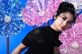 Gaya baru Ratu Aulia picu spekulasi masuk industri fragrance