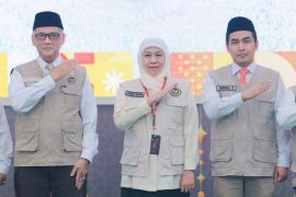 Khofifah dilantik jadi koordinator PPIH Embarkasi Surabaya 2026
