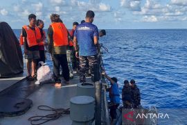 TNI AL berhasil evakuasi korban kapal terbakar di laut Natuna Utara