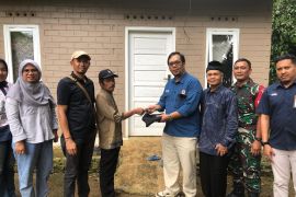 PT Semen Padang serahkan kunci rumah layak huni untuk Warga Koto Lua, wujud nyata kepedulian sosial perusahaan