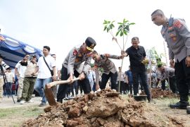Polda Banten tanam 1.000 pohon di Rawa Arum lewat Indonesia ASRI