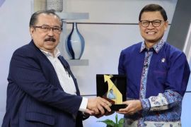 Kepala BPOM Taruna Ikrar raih penghargaan GP Farmasi Indonesia