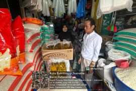 Bulog Bukittinggi distribusikan minyak goreng dan pantau kebutuhan pokok