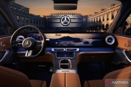 Interior Mercedes C-Class EV dilengkapi MBUX Hyperscreen 39,1 inci