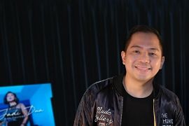 Ade Govinda eksiskan grup dan album rekaman di Inggris