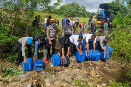 Polres Sumba Barat musnahkan 11.200 liter minuman keras ilegal