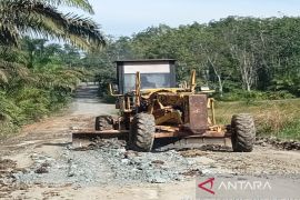 Kelumpang Selatan bahas percepatan perbaikan jalan penghubung desa