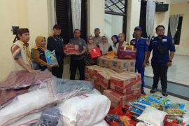 Warga terdampak kebakaran di asrama Polri Ciledug dapat bantuan