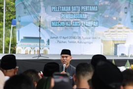 Pengusaha HS Muhammad Suryo bangun masjid di lokasi kecelakaan yang renggut nyawa istri