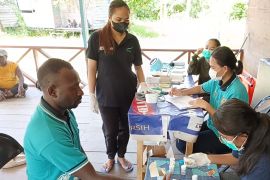 Tim Kampung Sehat YPMAK dan Pustu Wumuka periksa kesehatan warga