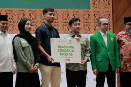 170 mahasiswa terdampak bencana Sumatera terima beasiswa Baznas