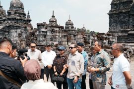 Menbud Fadli Zon tekankan pentingnya percepatan restorasi bangunan candi