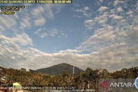 Gunung Dempo Erupsi, Warga Dilarang Camping di Radius 1 Km!