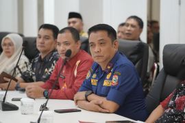 Kemarau ekstrem, Disdamkarmat Makassar kerahkan 60 armada distribusi air bersih