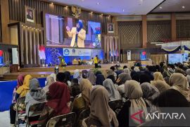 UT Surabaya bekali alumni lewat seminar inspiratif