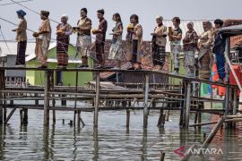 Coastal women&rsquo;s festival in Demak