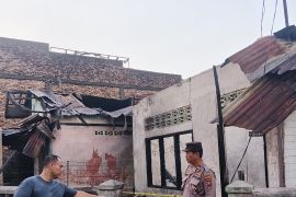 Ayah dan anak terluka,  2 rumah ludes terbakar di Perbaungan