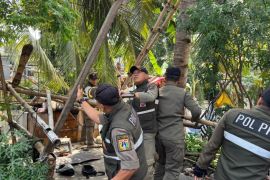 Jadi tempat minum-minuman keras, bangunan liar di Jakpus ditertibkan