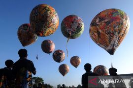 Menantang adrenalin di Cluntang: Sensasi mengendalikan balon udara berlatar gagahnya Gunung Merapi