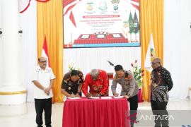 Pemkab Mimika teken MoU dengan Kejari dan Polres