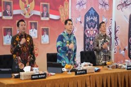 Bupati Barito Utara tekankan evaluasi berkala percepat pembangunan