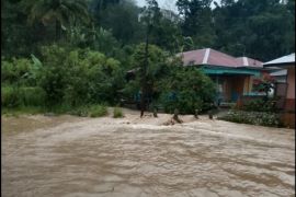 Pusdalops Sumut laporkan empat daerah dilanda banjir