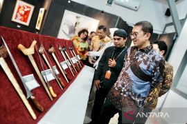 Minister urges cultural preservation, highlights keris heritage