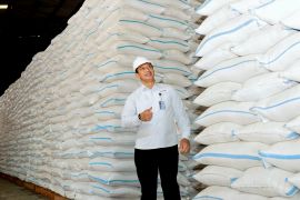 Dirut Bulog persilahkan masyarakat bila mau cek stok beras di gudang