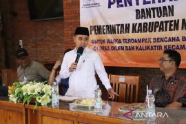 Pemkab Mojokerto salurkan bantuan untuk warga terdampak longsor
