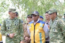 BBWS Mesuji Sekampung dan TNI AD bersihkan gulma
