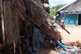 Belasan rumah warga rusak dihantam gelombang laut di Sulteng