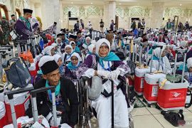 214 calon haji asal Tangerang batal berangkat