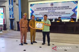 Pemkab Kolaka beri penghargaan PT Vale dalam intervensi keluarga berisiko stunting