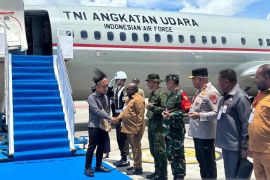 Wapres kenakan atribut Papua saat awali kunjungan kerja di Nabire