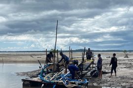 Tim Gabungan Polres Belitung tertibkan tambang timah ilegal di perairan Membalong
