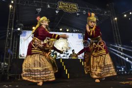 Pertunjukan budaya program Dana Indonesia Raya