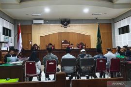 Tiga orang terdakwa korupsi pengadaan laptop Chromebook dituntut 8 tahun