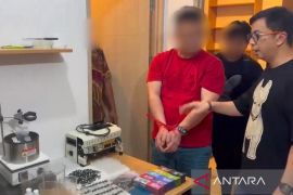 Polisi bongkar praktik laboratorium tersembunyi di Tangerang