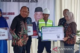 BPJAMSOSTEK memberikan perlindungan pekerja renovasi RTLH di Banyumas