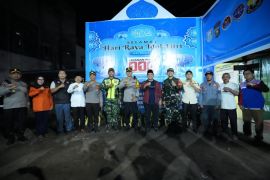 Bupati Banyuasin pantau arus lalu lintas malam takbiran di KM 52 dan Betung