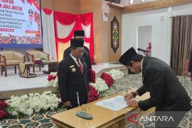Bupati lantik Gema Topandas sebagai Kepala Disdukcapil Murung Raya