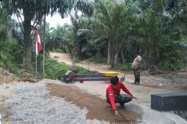 Permudah akses masyarakat di Aceh Tamiang, TNI rampungkan jembatan aramco