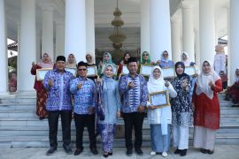 Bupati Serang ajak kaum perempuan mandiri secara finansial