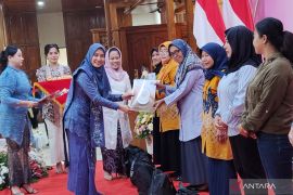 Peringatan Hari Kartini, 62 perempuan terima penghargaan DPRD Jatim