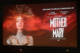 Penggemar harap Anne Hathaway tetap akting meski keren saat menyanyi