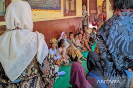 Mahasiswa UM Kalianda berikan semangat Kartini ke anak di Pulau Sebuku, Lampung Selatan